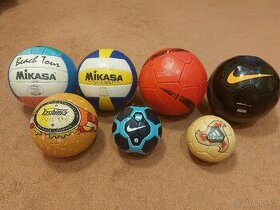 Různé druhy míčů