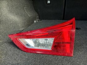 Zadní světlo Toyota Auris 2 kombi - pravé vnitřní 02-268
