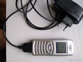 Starý mobil Samsung