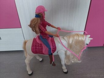 Chodící kůň MATTEL v Barbie jezdkyně