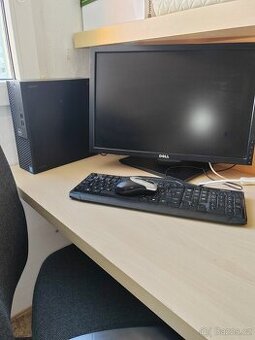Prodám monitor včetně počítače.