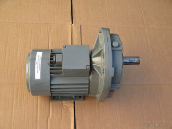 Elektromotor s převodovkou 900W 240 ot./1min.