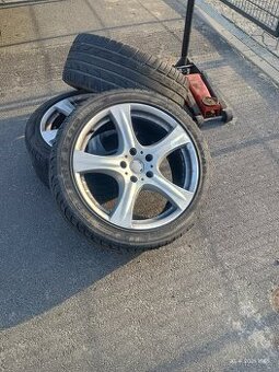 Prodám ALU kola 5x127 et35 včetně pneu 275/40 R20