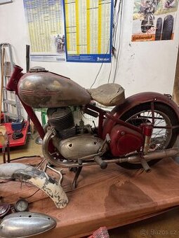 Jawa 250 Pérák