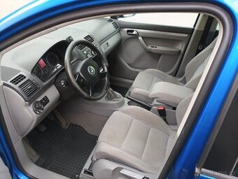 VW TOURAN 2.0 16V 103kw 7 míst