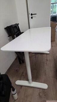 Ikea pracovni stul Bekant