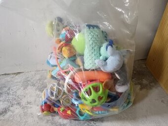 Prodám mix hraček pro miminka a batolata