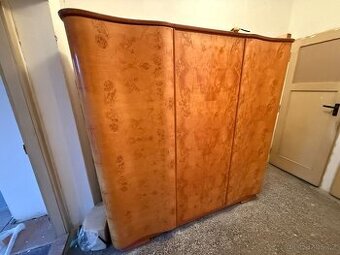 Retro šatní skříně