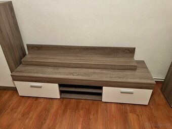 Obývací stěna / TV stolek + 2 skříňky a police – 500 Kč