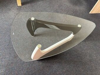 Skleněný konferenční stolek