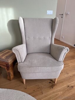 Křeslo ušák Strandmon IKEA