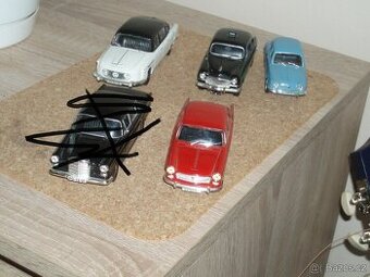 Modely aut - tatra 603,mercedes benz w 110,peugoet 404,renau