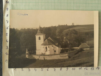 Otradov - kostel sv. Bartoloměje apoštola - ČB fotografie