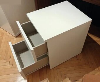 Noční stolek IKEA MALM