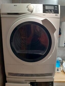 Bubnová sušička prádla AEG, na 8 kg