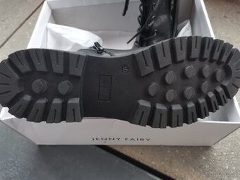 Prodám kotníkové boty Jenny Fairy velikost 39, barva černá