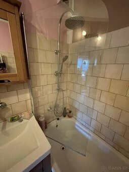 Skleněná zástěna na vanu - otočná