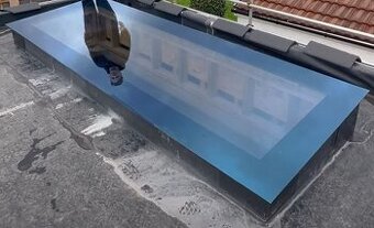 Střešní hliníkový světlík trosjklo  2563 x 1491