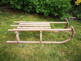 staré dřevěné sáně