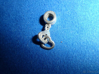 originální přívěšek Pandora 2x srdíčko na kroužku