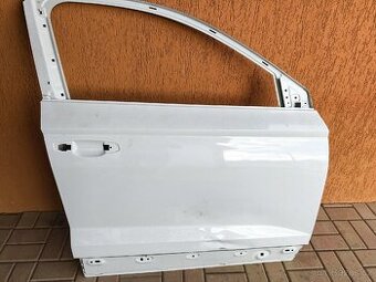 Právě přední dveře Škoda Karoq