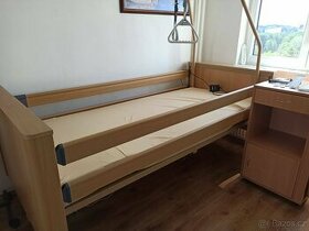 Zdravotní polohovací postel s nastavitelnou výškou