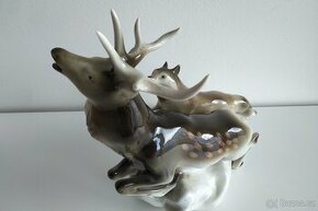 Sousoší jelen a vlk porcelánové Royal Dux Bohemia - 1