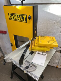 Pásová pila DeWALT  DW876