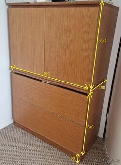 dřevěné skříně, komoda a peřináč