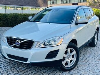 Volvo XC60 2.4D 5VÁLEC 4x4 MANUÁL NAVIGACE KAMERA TAŽNÉ