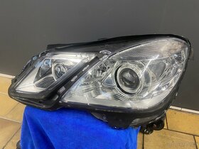 Mercedes w212 světlo A218202359