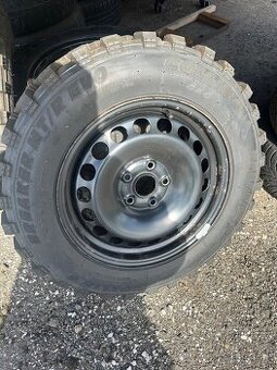 Pŕodam gumy 215/60/16 offroud