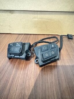 Multifunkce k volantu