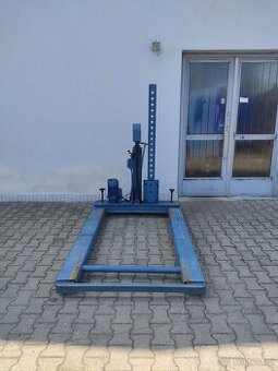 DDR zvedák přetěsněný + nový olej nůžkový hydraulický