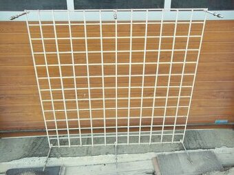 Mříž na okno / původně na stavební buňku /