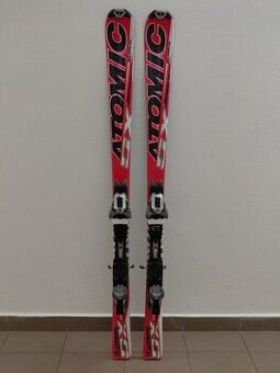 Sjezdové lyže Atomic