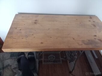 Stůl že šicího stroje