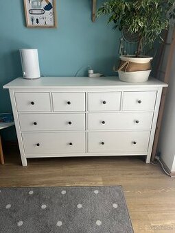 IKEA HEMNES komoda s 8 zásuvkami