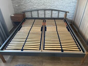 Manželská postel 209 x 188 cm