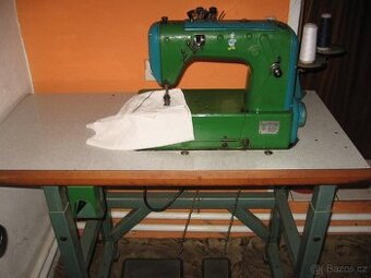šicí průmyslový stroj dvoujehla