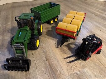 Bruder traktor John Deer s vlekem, vlek, vysokozdvižný vozík