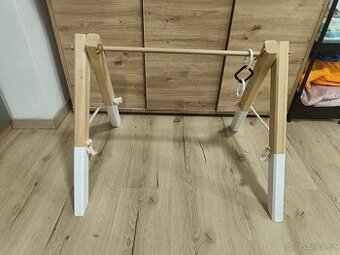 Dřevěná hrazdička