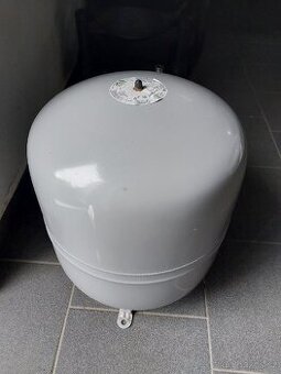 Expanzni nádrž ke kotli