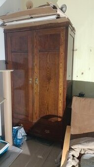 starožitná skříň - 1