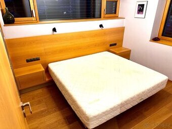 Luxusni levitujici postel 200x200 s celem a nocnimi stolky