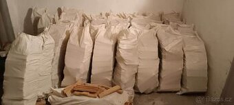 Prodám kvalitní parkety (vlysy) z tvrdého dřeva.