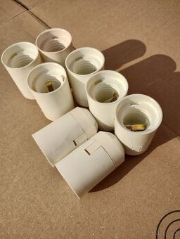 Objímka plastová E27, hladká