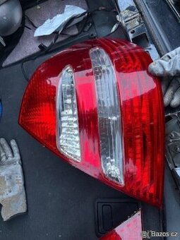 Mercedes w211 předfacelift zadní světla elegance