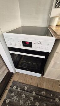 AEG sporák sklokeramický.