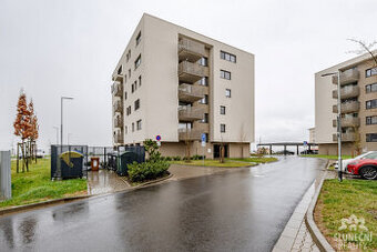 Pronájem bytu 2+kk s dvěma vyhrazenými parkovacími stáními, 